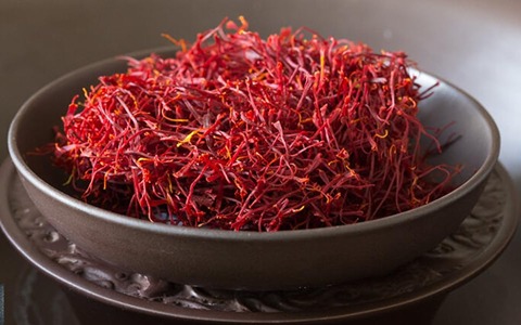 زعفران صد گرمی خالص مناسب صنایع غذایی 4