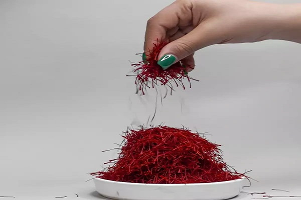 زعفران طبیعی بدون مواد افزودنی و ناخالصی 2