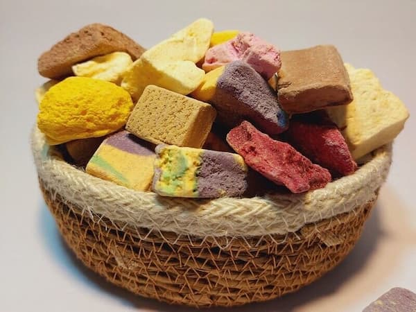 بستنی خشک وانیل توت فرنگی با طعم خالص و مزه ای پایدار