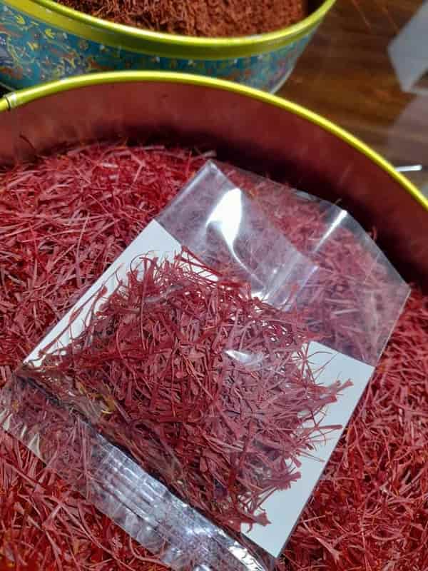 زعفران پاکتی بهرامن خراسان با رنگ طبیعی 3