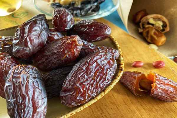 خرید خرما زاهدی فله + فروش ویژه 5