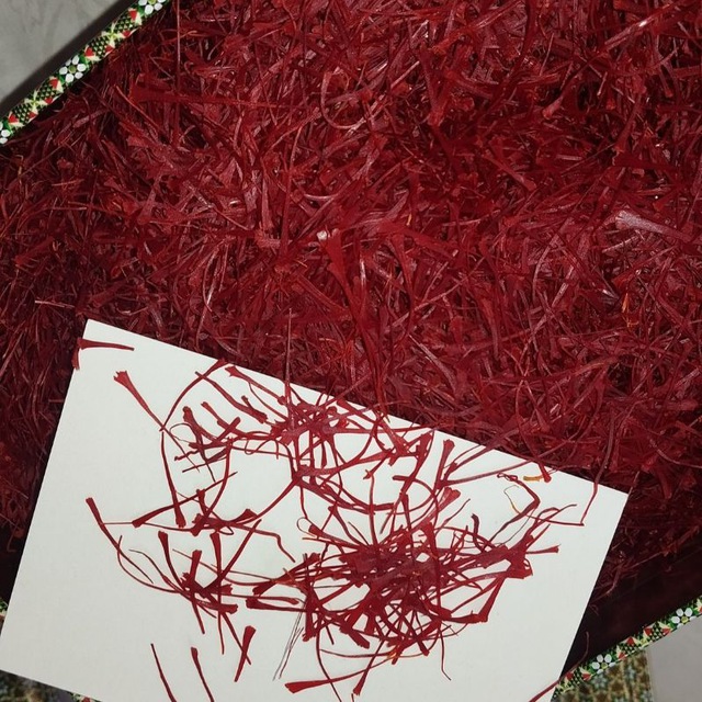 زعفران نیم مثقالی با برداشت دستی از مزارع خراسان 2