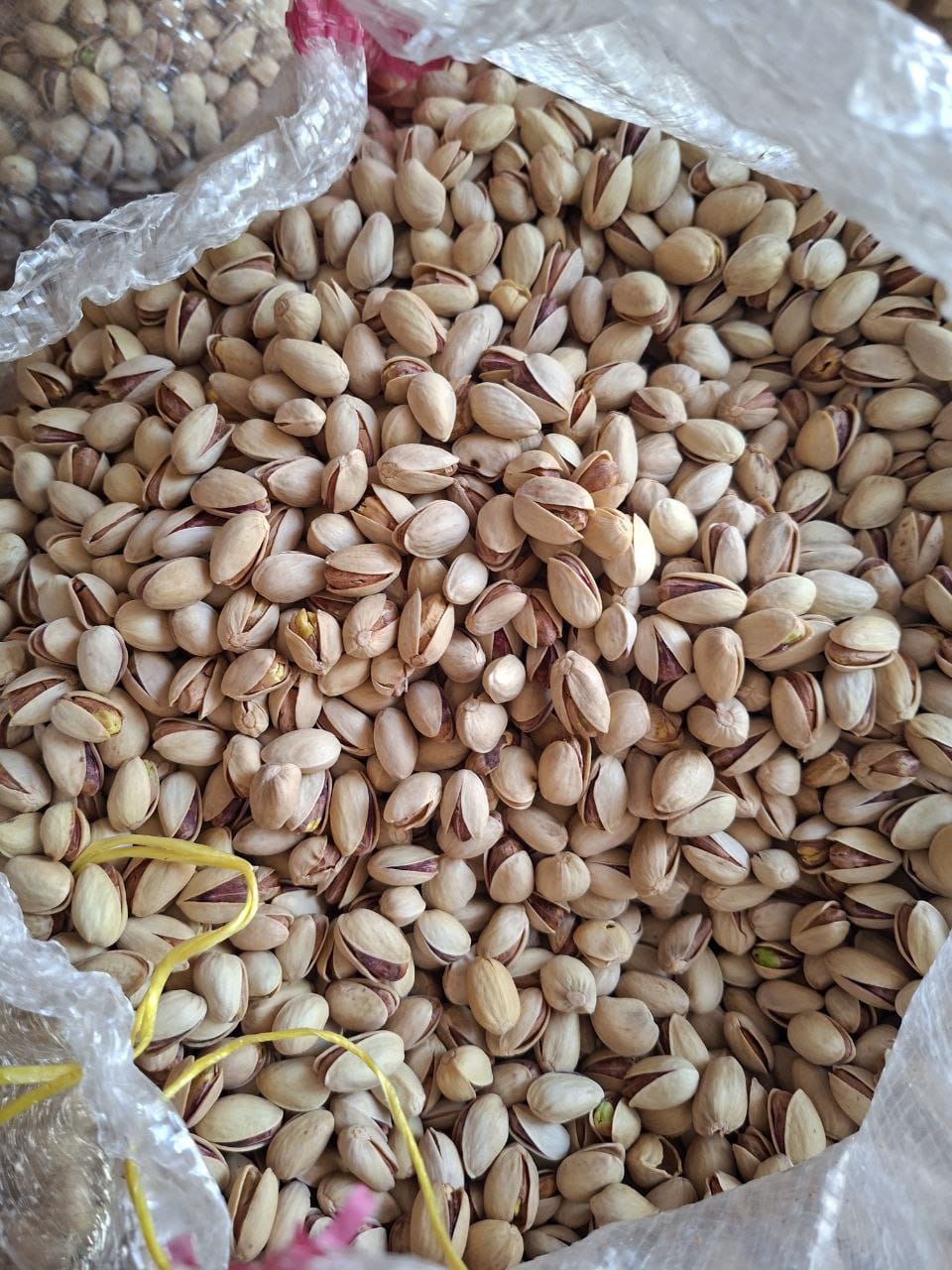 پسته اکبری درجه یک 3