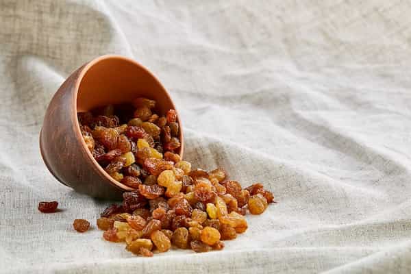 خرید کشمش تیزابی عمده