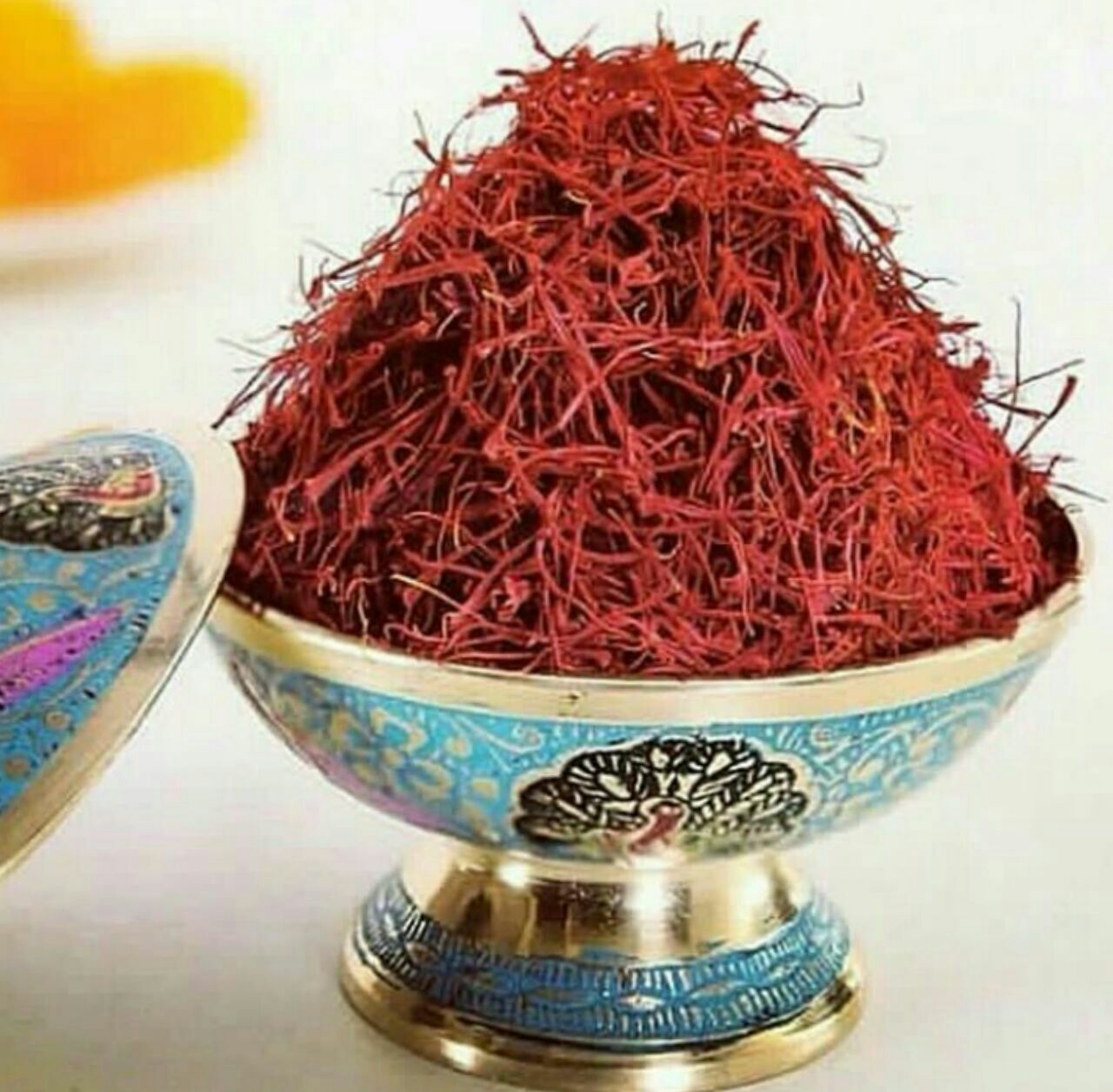 زعفران سرگل با رنگ‌ دهی بالا و کیفیت ممتاز ویژه صادرات