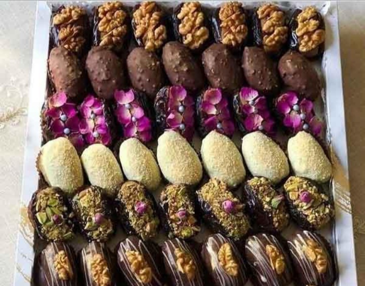 فروش شکلات خرمایی تلخ با مغز بادام تنگسیر فروش صادراتی