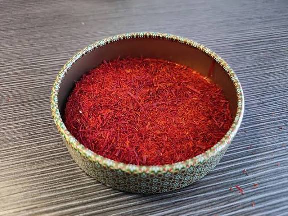 زعفران ممتاز گناباد با عطر و رنگ‌ دهی بالا 5