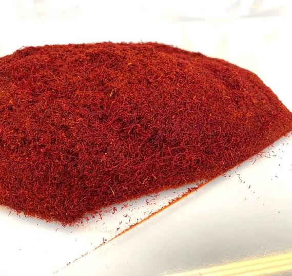 زعفران نگین طلایی اصل + عطر و طعم فراموش‌ نشدنی 6