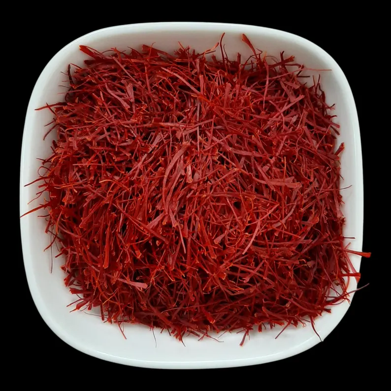 زعفران نگین طلایی اصل + عطر و طعم فراموش‌ نشدنی 3