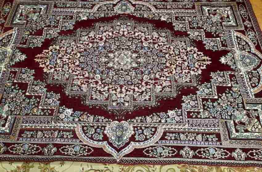 رو فرشی 6 متری مخمل زرشکی با جلوه شیک برای سالن و پذیرایی 2