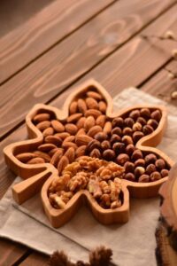 آجیل خوری چوبی طرح برگ مناسب میز های پذیرایی کلاسیک 4