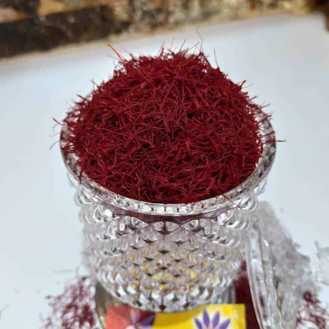زعفران ثمن باکیفیت مناسب مصارف خانگی و هدیه 5