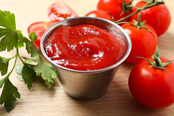 رب گوجه‌ قوطی در بسته بندی های ۲۰۰ گرم تا ۸۰۰ گرم استاندارد 6