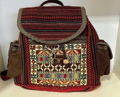 کیف گلیمی دوشی با فرم متعادل و تناسب مناسب برای حرکت روزانه 4