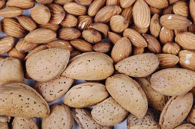 خریدو فروش عمده  و قیمت بادام مامایی اصفهان + عمده