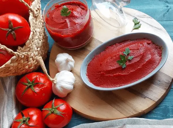 رب گوجه فرنگی خانگی غلیظ تهیه شده از محصولات تازه 9