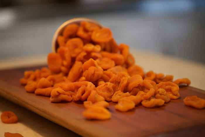 میوه خشک زردآلو با طعم شیرین و طبیعی