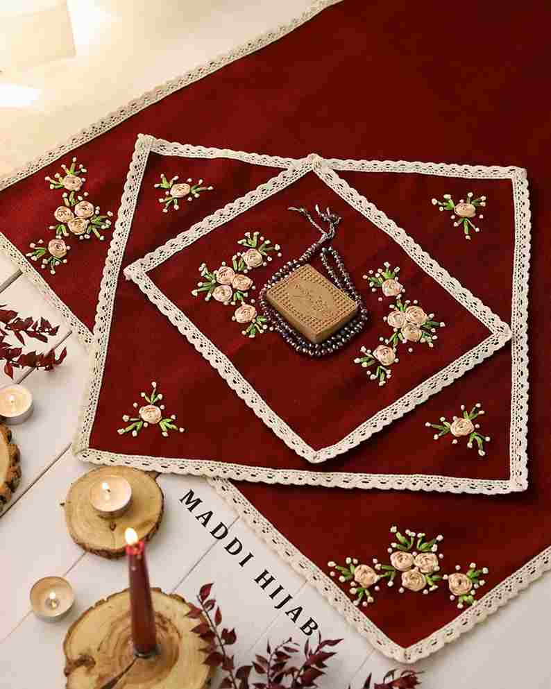 سجاده گلدوزی دستی با نقش های اصیل و زیبا 3