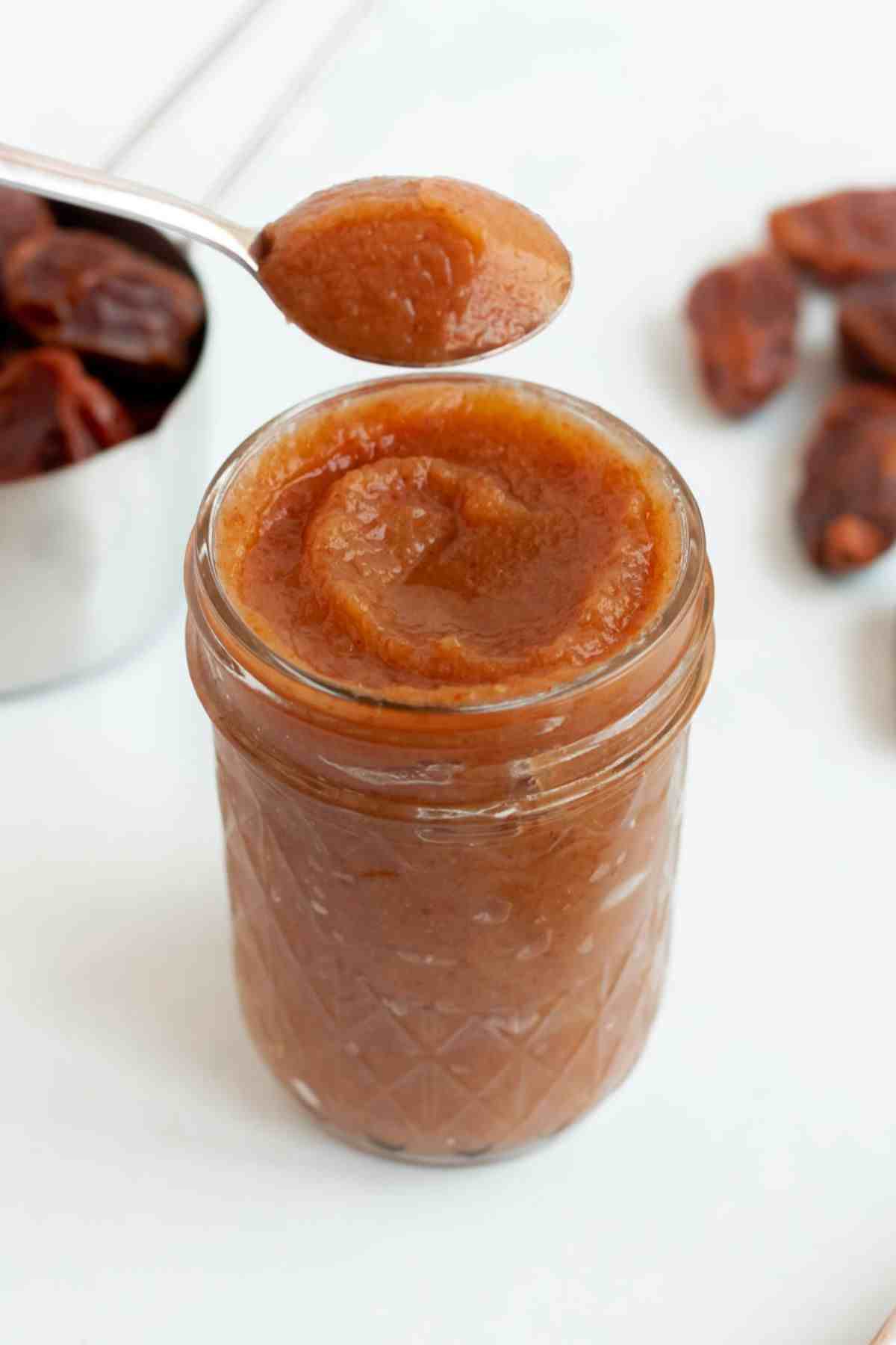 خمیر خرما تکرم تهیه شده از خرمای تازه