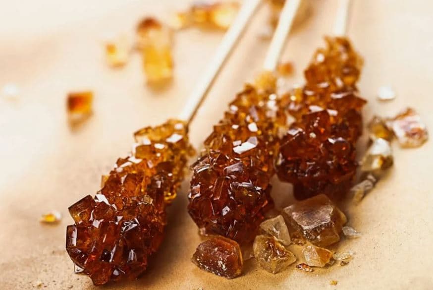 نبات چوبی قهوه‌ای با ظاهر خاص و طعم شیرین دلنشین 2