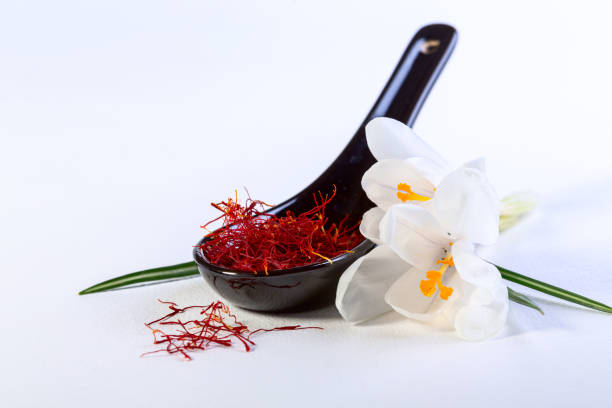 زعفران سرگل ممتاز با رنگ‌ دهی قوی و عطر اصیل ایرانی 2