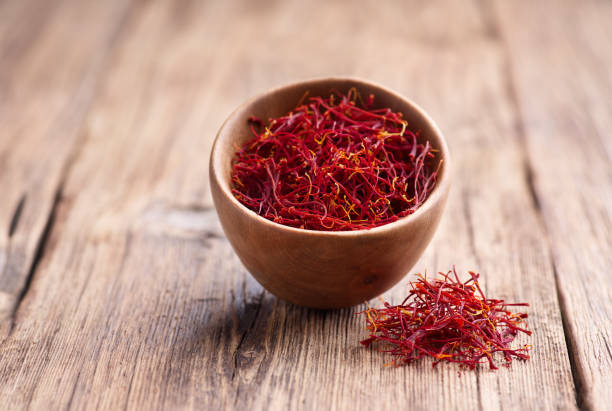 زعفران سرگل ممتاز با رنگ‌ دهی قوی و عطر اصیل ایرانی 4