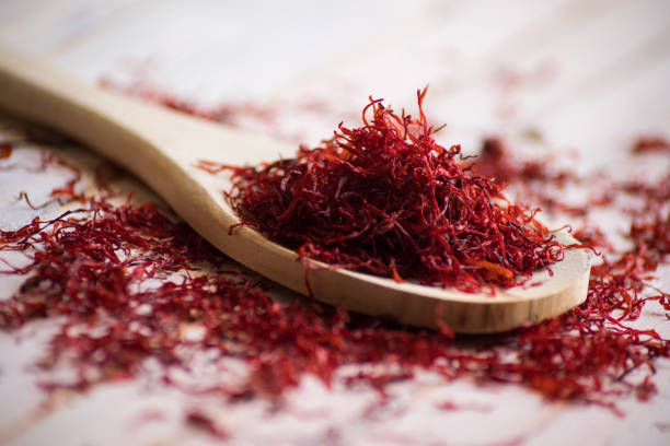 زعفران کادویی مشهد نفیس با طراحی خاص و ارزشمند