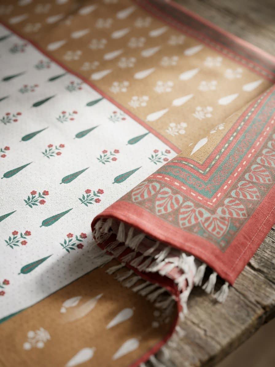 رومیزی سنتی مخمل کاج 2