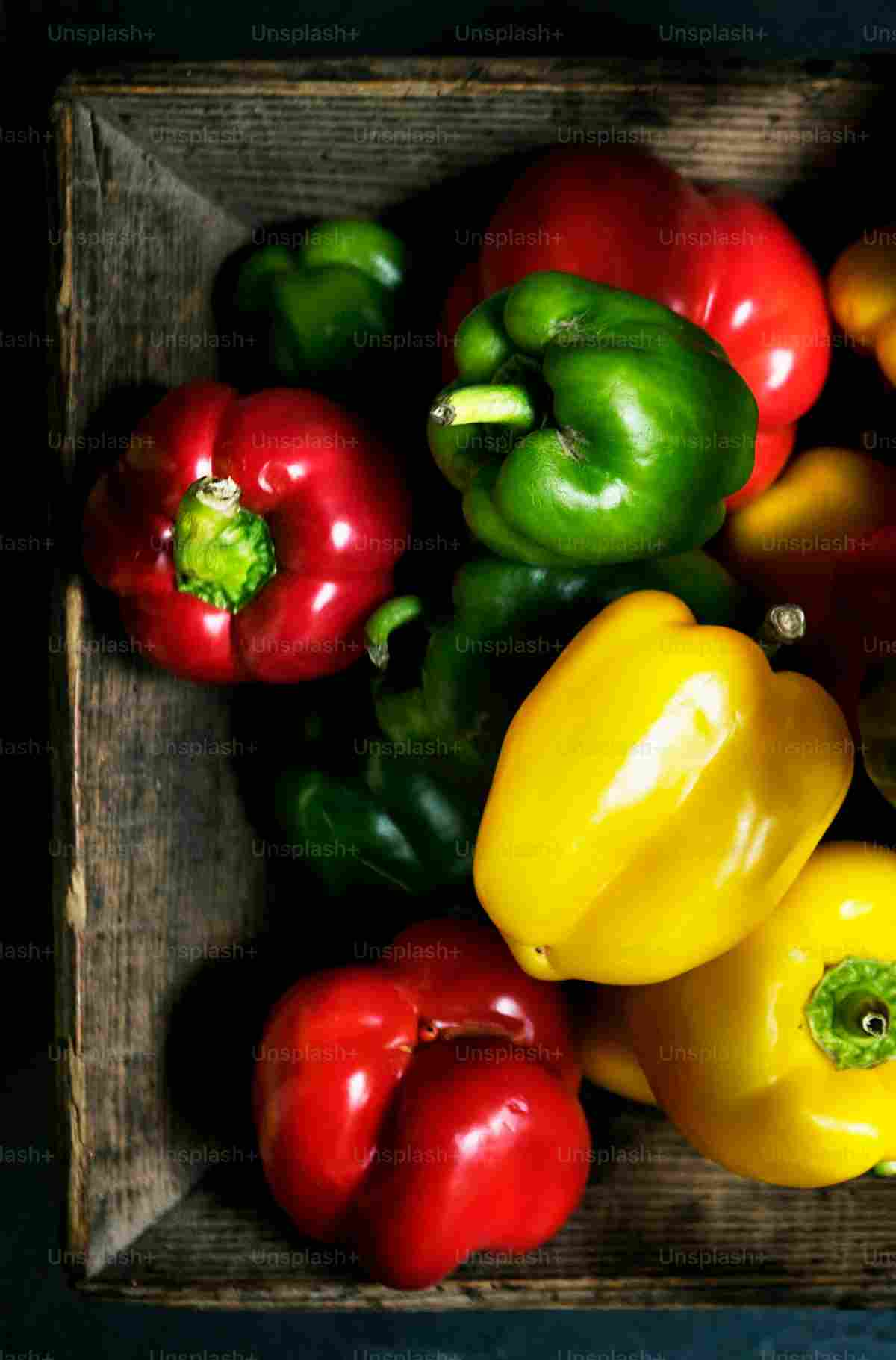 خرید فلفل دلمه‌ای گلخانه‌ای تازه با رنگ شفاف، بافت گوشتی و سورت حرفه‌ای 4