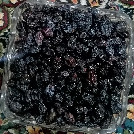 مویز سیاه بی دانه فرآورده ای از انگور یاقوتی