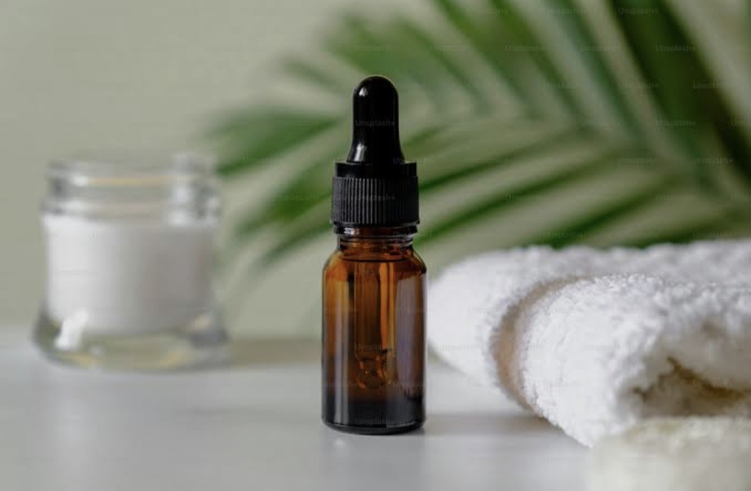 بطری قطره چکان دارویی شیشه ای قهوه‌ای روغن آرادمِد