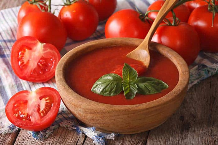 پوره گوجه پاساتا خوش رنگ با غلظت مناسب آشپزی